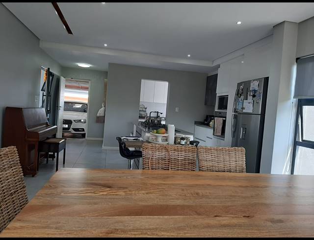 3 BEDROOM TOWNHOUSE FOR SALE IN PALM LAKES ESTATE
